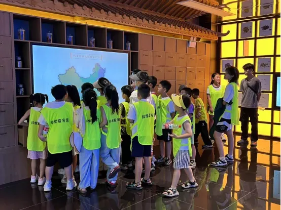 科技赋能古今 药香浸润童心 | 古汉中药多维联动打造青少年研学夏令营活动